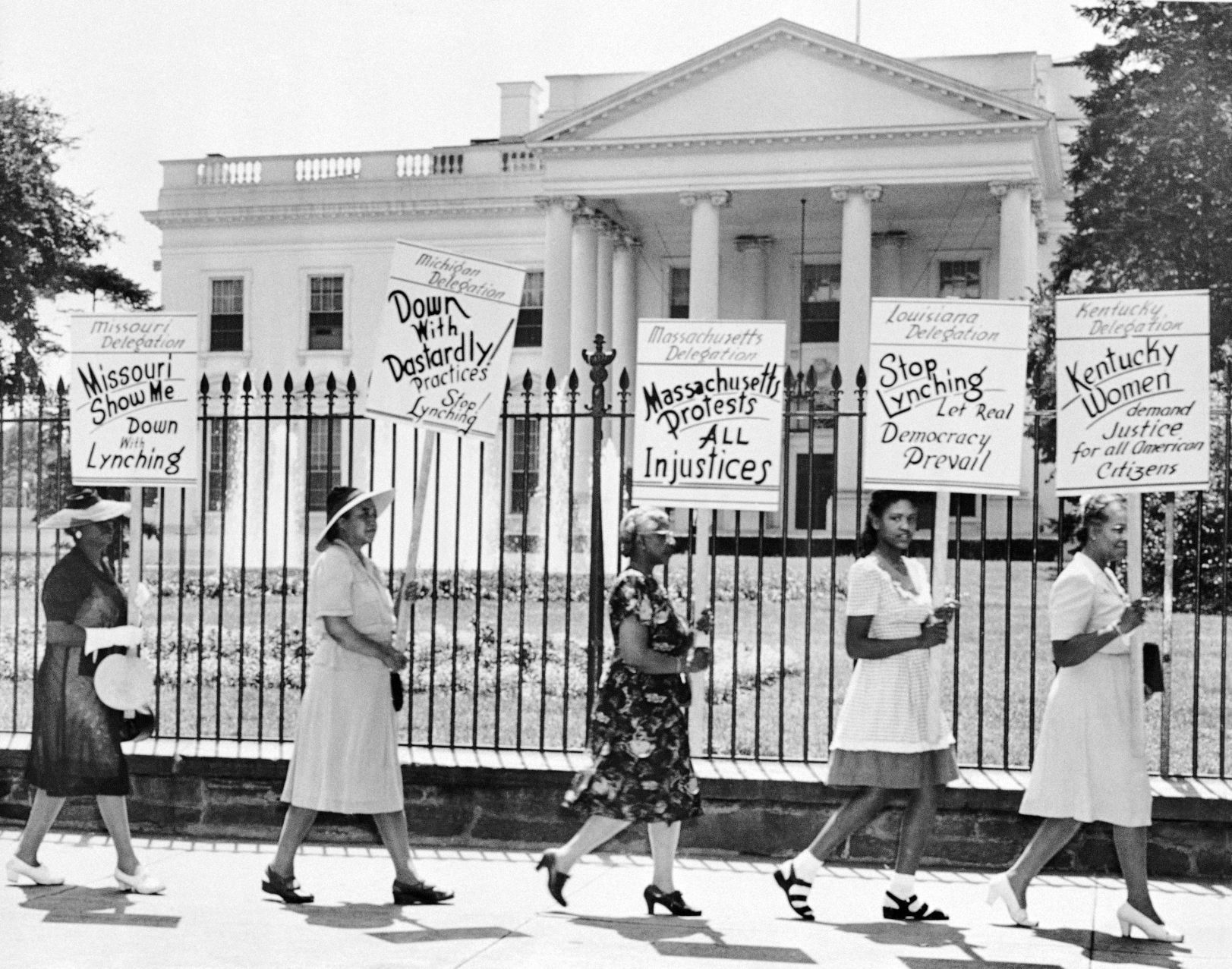 1956: Picketers
